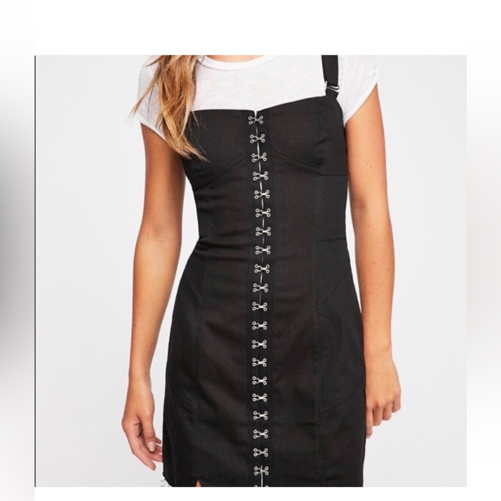 Hook eye detail dress